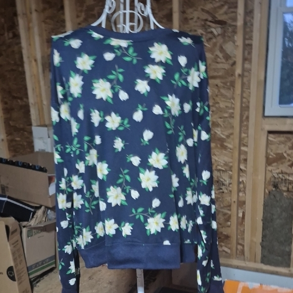 Draper James Navy Floral Lounge Set - Picture 5 of 10